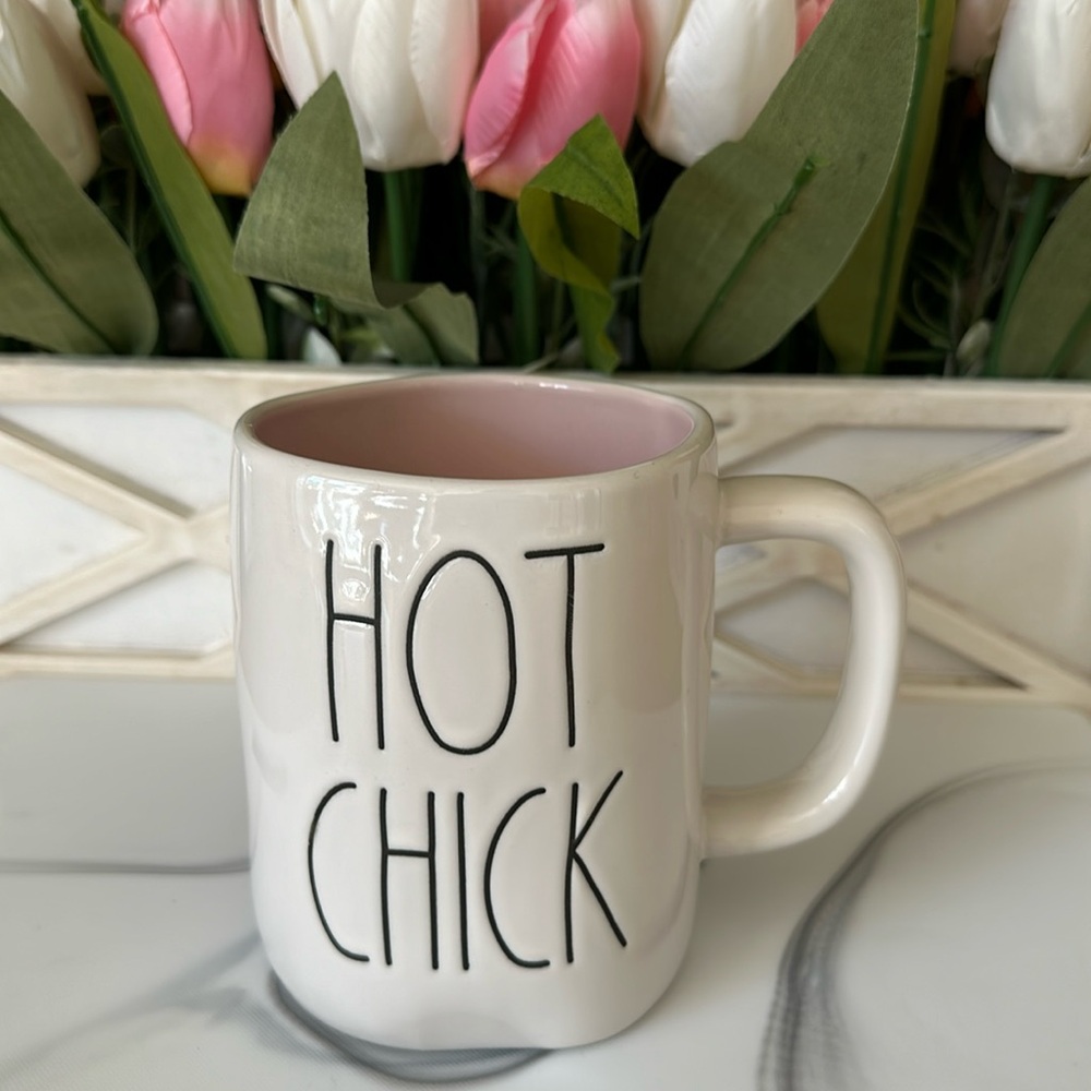 🌷Rae Dunn HOT CHICK Mug